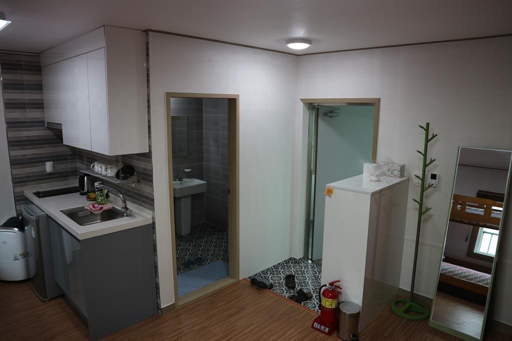 Blue Island Guesthouse Seogwipo Eksteriør bilde