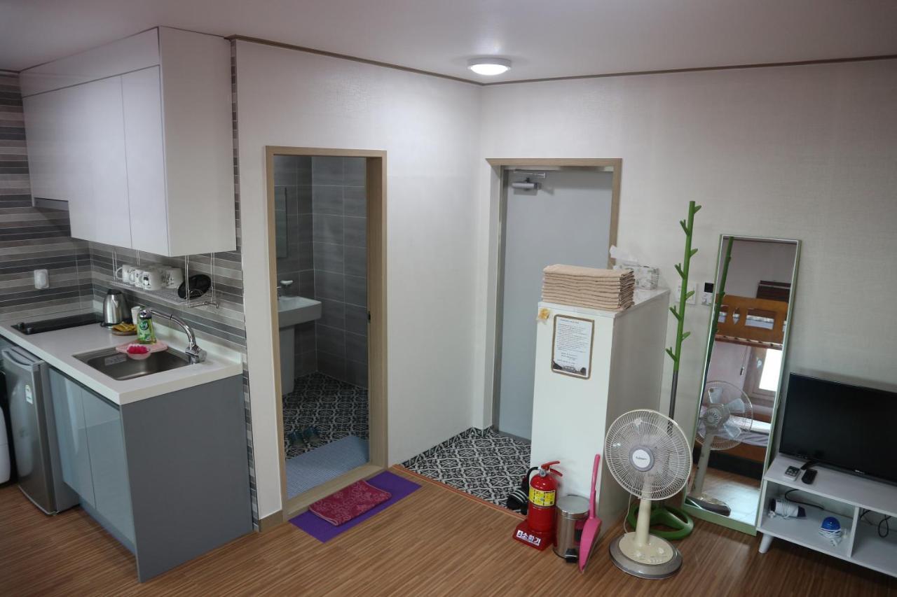 Blue Island Guesthouse Seogwipo Eksteriør bilde