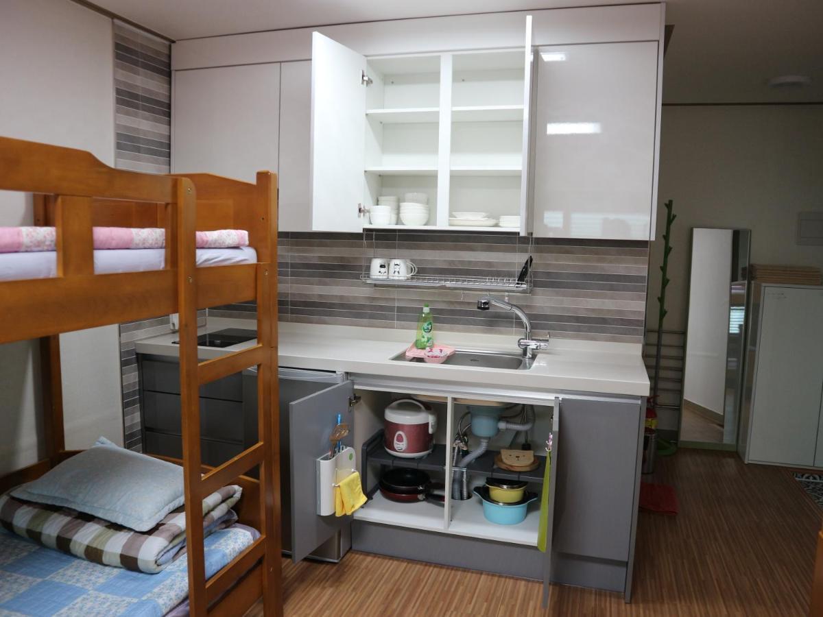 Blue Island Guesthouse Seogwipo Eksteriør bilde