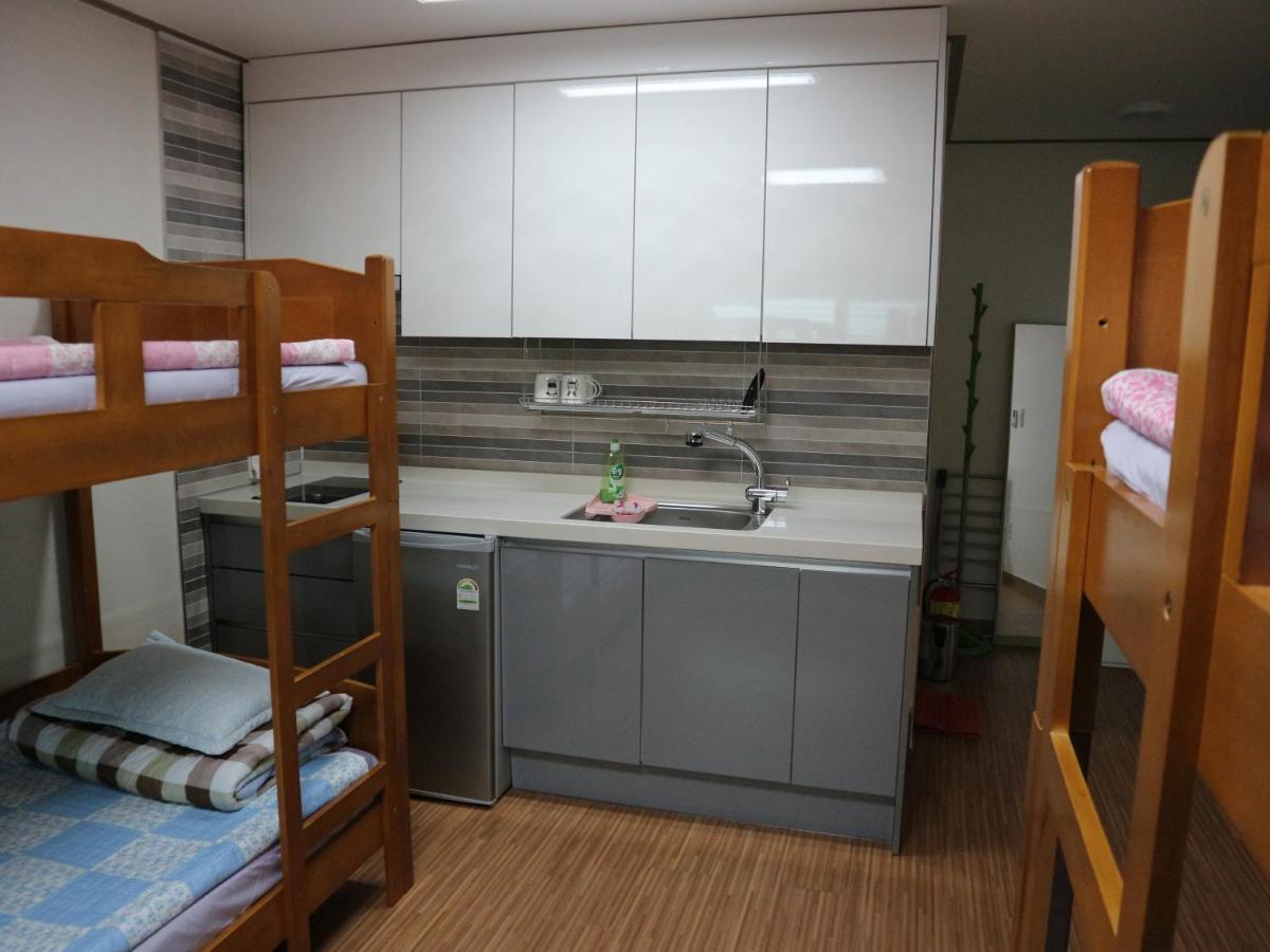Blue Island Guesthouse Seogwipo Eksteriør bilde