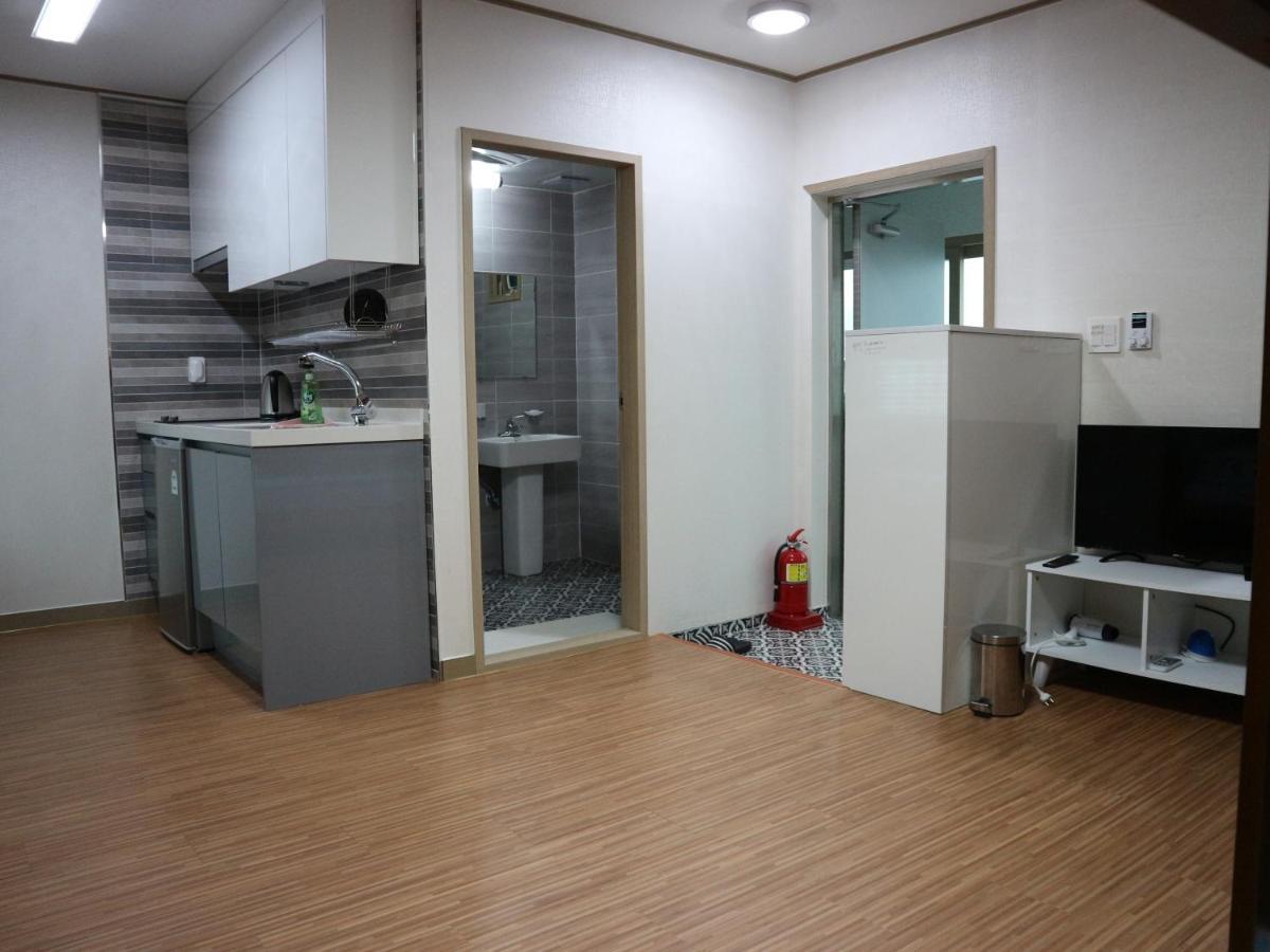 Blue Island Guesthouse Seogwipo Eksteriør bilde